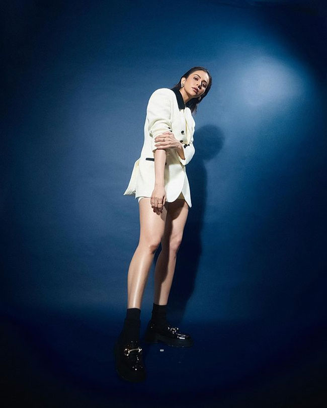 Staggering Poses of Rakul Preet In Black Outfit